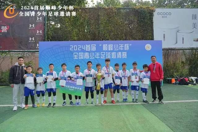 多特蒙德签下希腊球员康斯坦泰利亚斯，转会费达3000万欧元